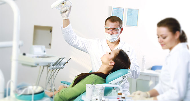 Diş hassasiyeti belirtileri nelerdir? Diş hassasiyeti nasıl tedavi edilir? Diş hassasiyeti hakkında bilinmesi gerekenler