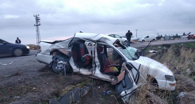 Yolcu minibüsü ile otomobil çarpıştı: 2 ölü, 12 yaralı