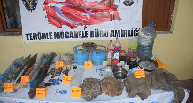 Hakkari’de yaşam malzemesi ve mühimmat ele geçirildi