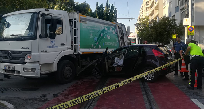 İzmir’de trafik kazası: 2 ölü, 2 yaralı