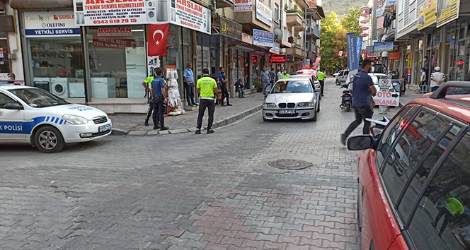 Polisin üstüne otomobilini sürüp kaçan şahıs kovalamaca ile yakalandı
