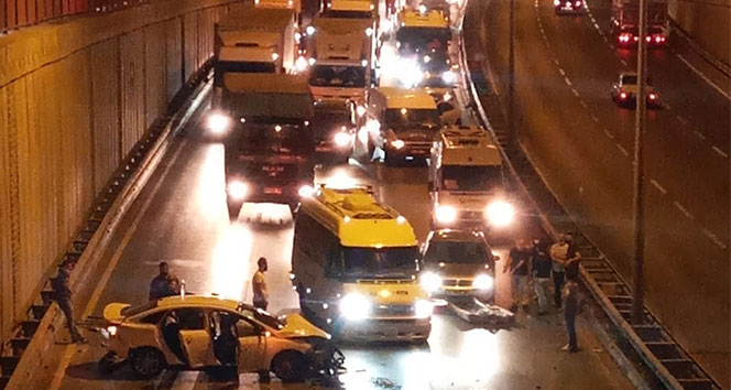 Yola çekyat düştü, zincirleme kazada 3 kişi yaralandı