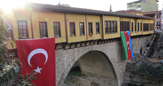 Tedbir alınmazsa tarihî çarşılı köprü yıkılma tehlikesiyle karşı karşıya