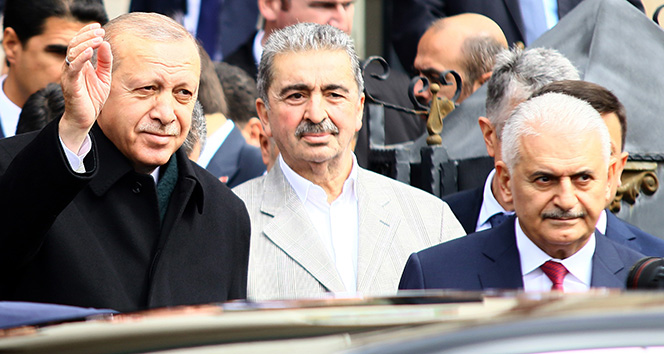 Cumhurbaşkanı Erdoğan cuma namazını Binali Yıldırım ile birlikte kıldı