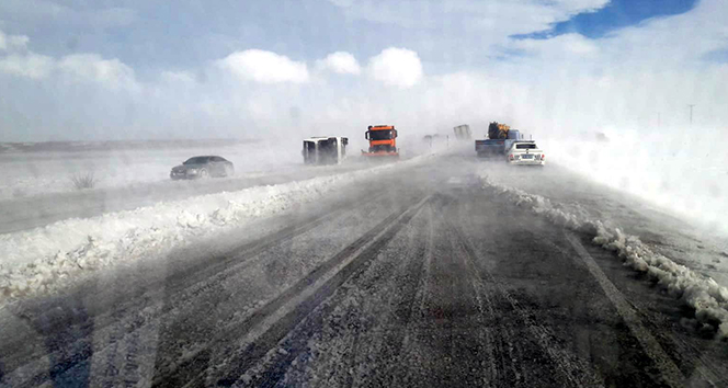 Kayseri’de yolcu otobüsü devrildi: 14 yaralı