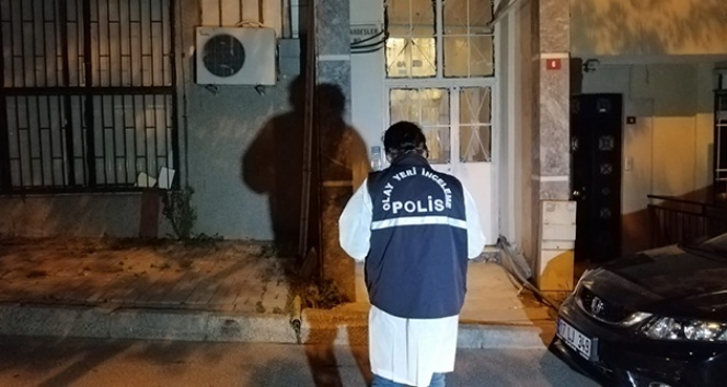 Arkadaşlarıyla vakit geçiren genç odada ölü bulundu