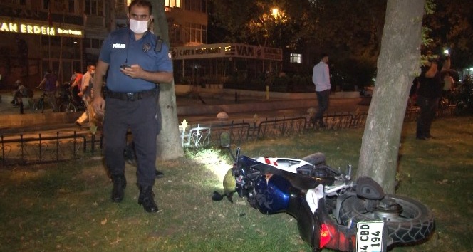 Polisin ‘dur’ ihtarına uymayan silahlı motosikletli kaçarken kaza yaptı