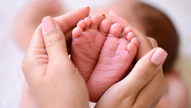 Anne ve bebekleri güvenle bağlayan proje: Hayat Bağım