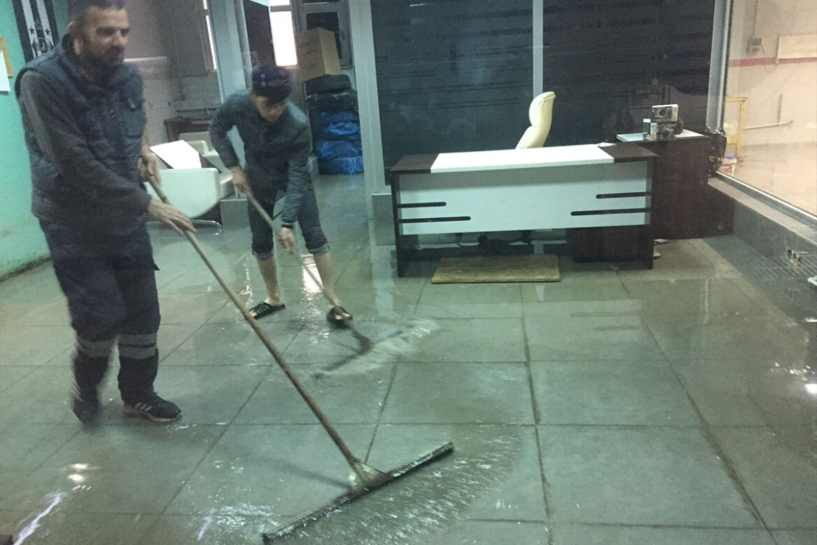 Ankara’da otoparkı su bastı